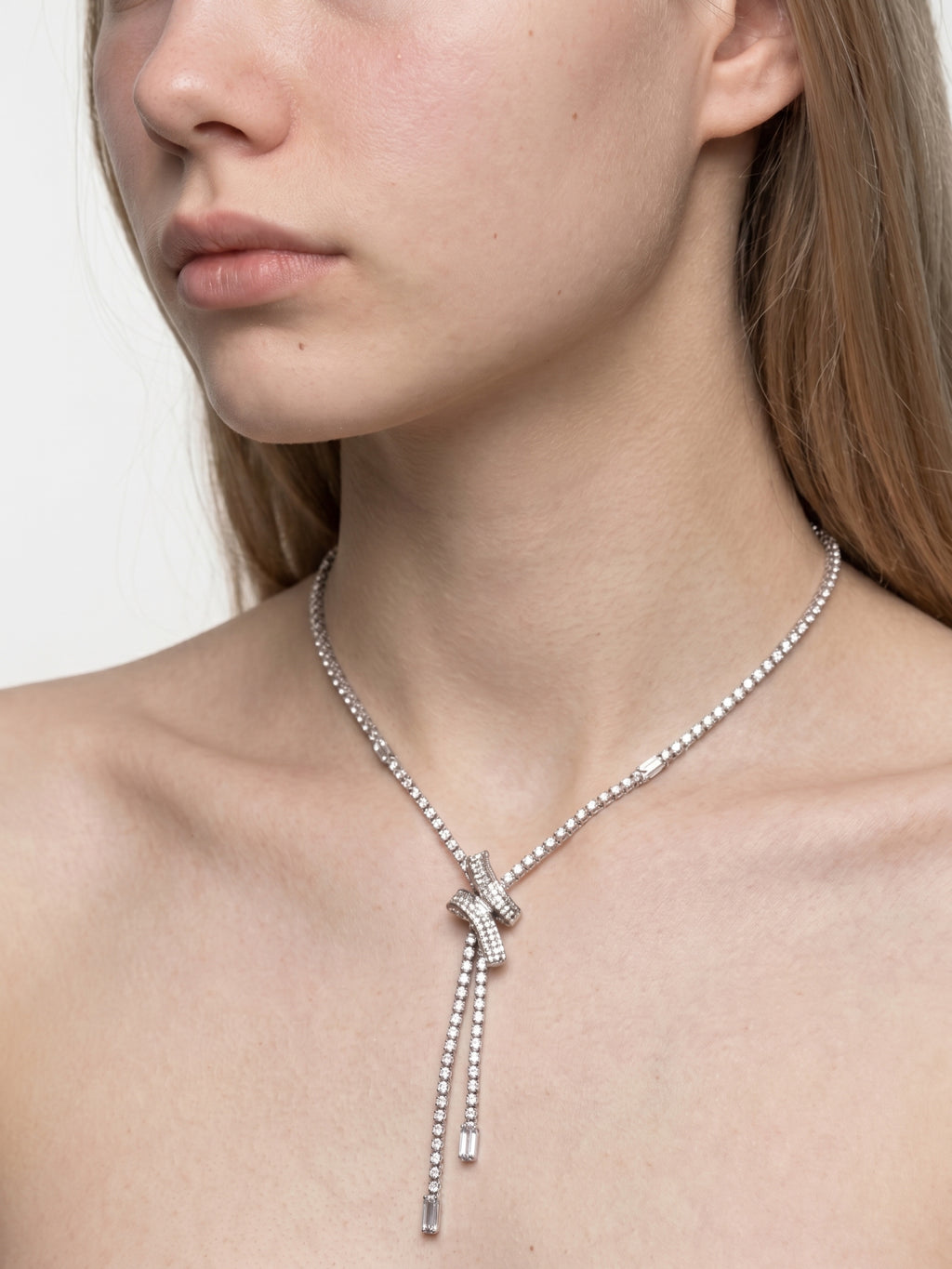 Collar Corbatín Timeless Elegance