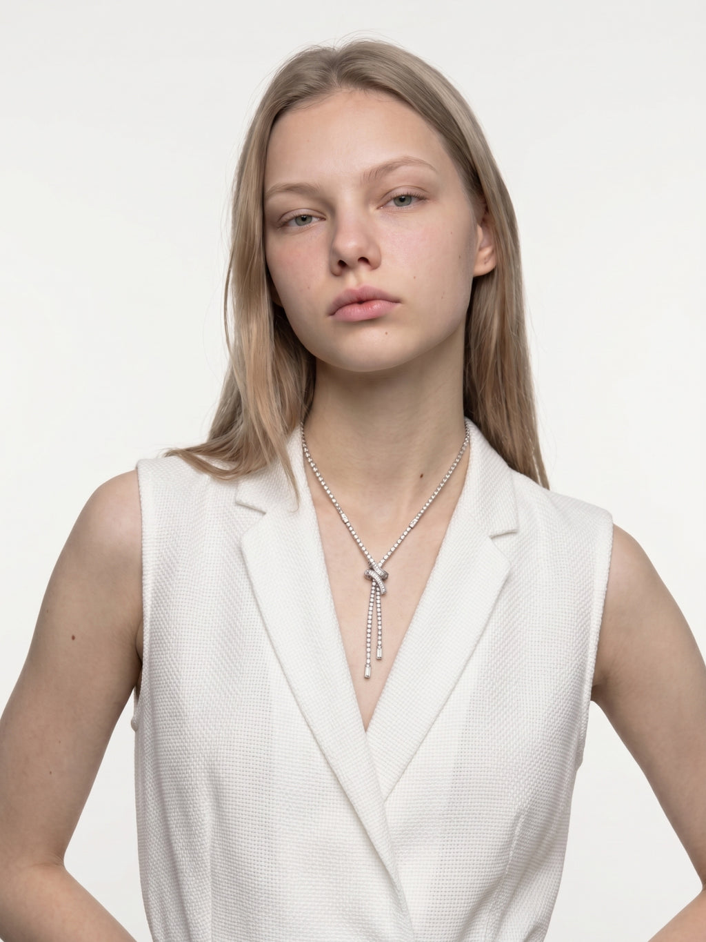 Collar Corbatín Timeless Elegance
